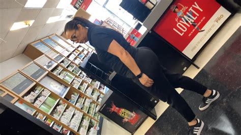 BIG BOOTY Mature Latina PANTY SLIP Spandex Leggings Yoga Pants Forum