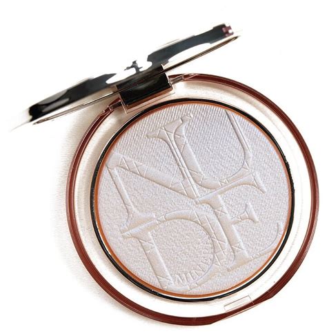 Dior Хайлайтер Diorskin Nude Luminizer 04 Bronze Glow купить в интернет магазине по низкой