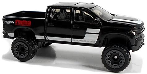 Hot Wheels Hot Trucks 19 Chevy Silverado Trail Boss LT Universo Hot Wheels
