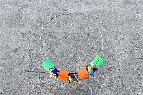 Бумажные бусы | Художественный МУзей МУсора «МУ МУ»