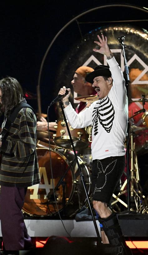 Red Hot Chili Peppers Concert Tickets Tour Dates Locations Seatgeek