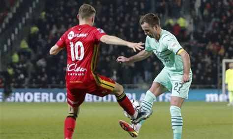 Live Psv Wint Dankzij Veerman Van Tiental Go Ahead Eagles Gesloten