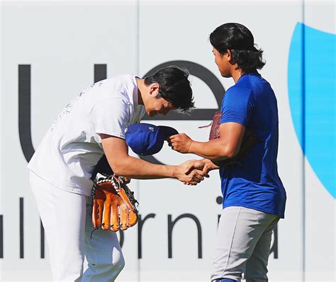 カブス今永昇太が深々とお辞儀 大谷翔平、山本由伸と侍ジャパン3人がロスで再会 Mlb写真ニュース 日刊スポーツ