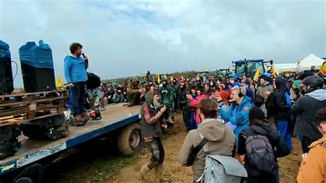 Vanzay les manifestants anti bassines s organisent Vidéo Dailymotion