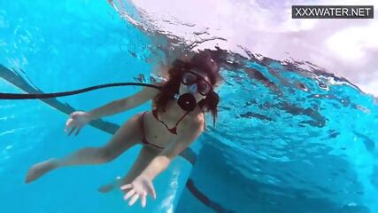 Big Ass Babe Masturbating In Water