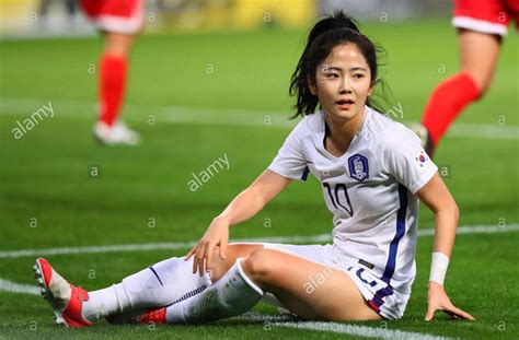Cầu thủ Hàn Quốc đá bóng giỏi lại xinh như hot girl có thể kết liễu giấc mơ World Cup của Việt Nam