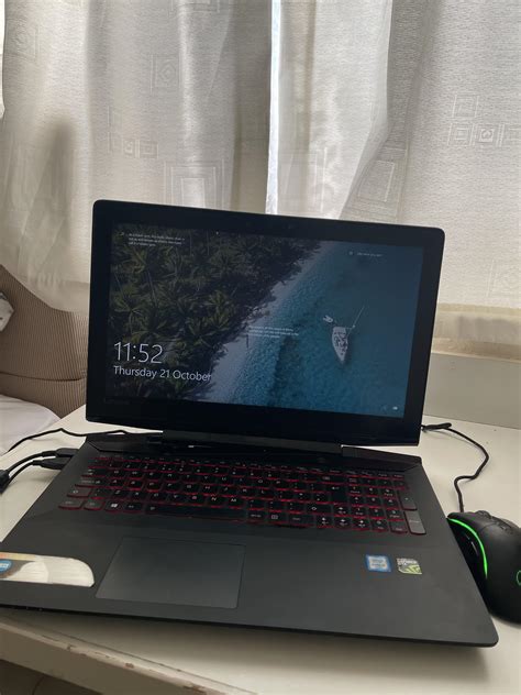 Anyone still fk with the ideapad y700, 6yrs and still runs like a beast ...