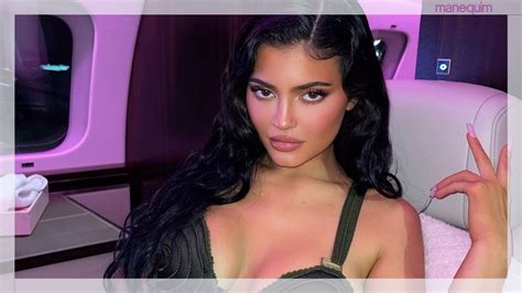 Vestido Luvas E Botas Kylie Jenner Aposta Em Estilo Diferente Inteiramente Nude E Franzido