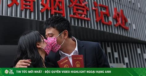 Tranh cãi gay gắt về khoá học hái ra tiền ở Trung Quốc giúp quản lý cứu vãn hôn nhân