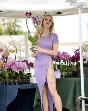 Joy Corrigan Flaunts Her Nude Pokies Sexy Legs At The La Farmers Market Aznude