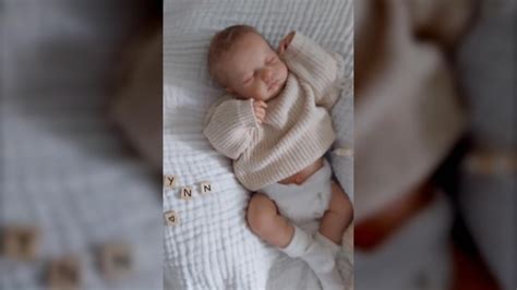 Als Sex Sklavin missbraucht Junge Frau 20 nackt in Hundekäfig eingesperrt