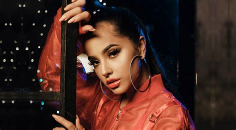 Con un diminuto bikini rojo la foto de Becky G que se llevó todos los suspiros FOTO