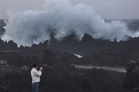 Sete ilhas dos Açores sob aviso amarelo devido à chuva Portugal SÁBADO