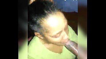 Mi vecina me hace un buen Oral cuando mi esposa está en el trabajo XVIDEOS