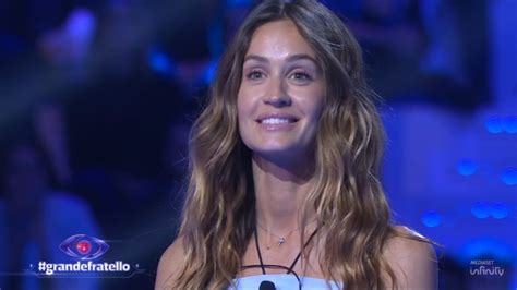 Grande Fratello, la serata trionfo di Helena Prestes che raggiunge la