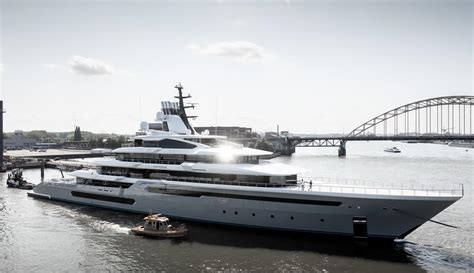 Big hearted gaming billionaire Gabe Newell is spending $300 million on ...