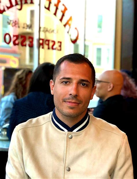 hector de castro medium