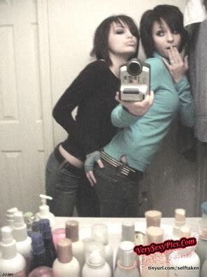 Naked Amateur Teens 2 Selfshot Mirror00366 Porn Pic