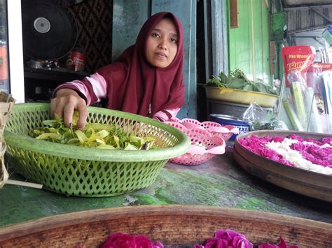 erek erek cicak jatuh ke tangan 8