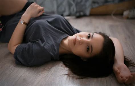 Wallpaper Shorts Model Women Brunette Watch T Shirt Looking At Viewer Short Shorts For