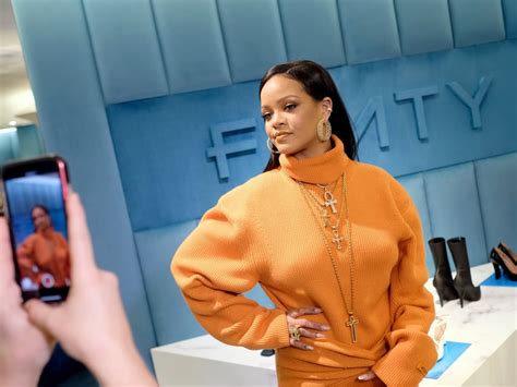 Rihanna busca IPO de empresa de lingerie valuation de US 3 bilhões