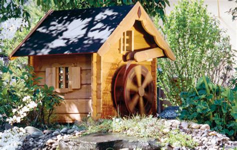 Мельница с вращающимися крыльям: беспроигрышное украшение садового ...
