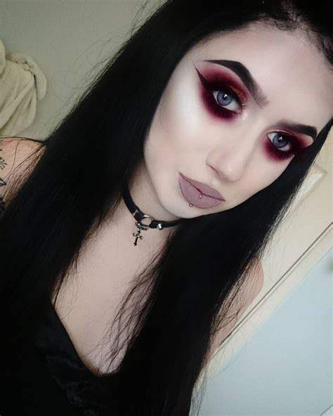 Pin By Jesse On Vampyric Princess Style Gothic Eye Makeup Dark Eye