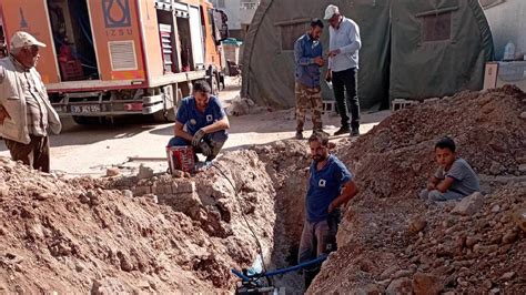 İzmir Büyükşehir bir aydır Hatay daki içme suyu hatlarını onarıyor