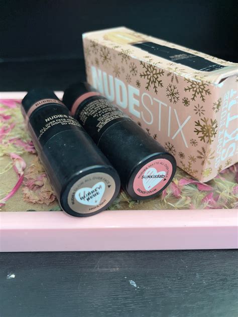 Limited Glowy Nude Skin Highlighter And Bronzer Duo In Sunkisses And Bubbly Bebe Nudestix