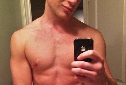 Musculosos Pelados Em Fotos Em Frente Ao Espelho Porno Gay