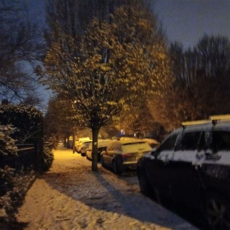 Meteo, ondata di freddo in Irlanda: la neve porta il caos a Dublino | FOTO