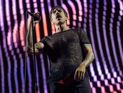 Red Hot Chili Peppers Stun Perth Crowd