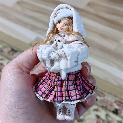 Девочка с белым котёнком 2. Авторская елочная игрушка ручной работы в ...