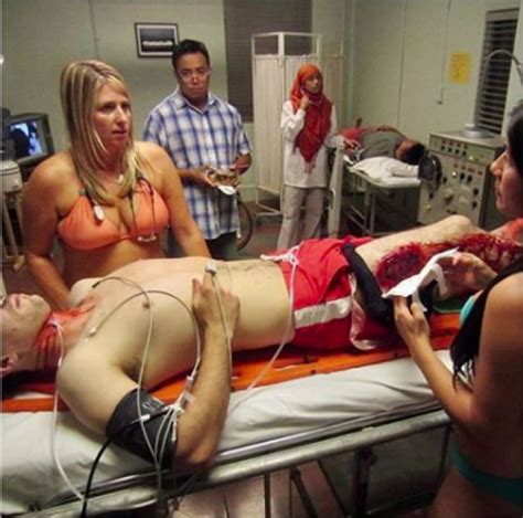Emergency Physician Who Saved Surfer S Life In Bikini Goes Viral Says Women Doctors Can Wear