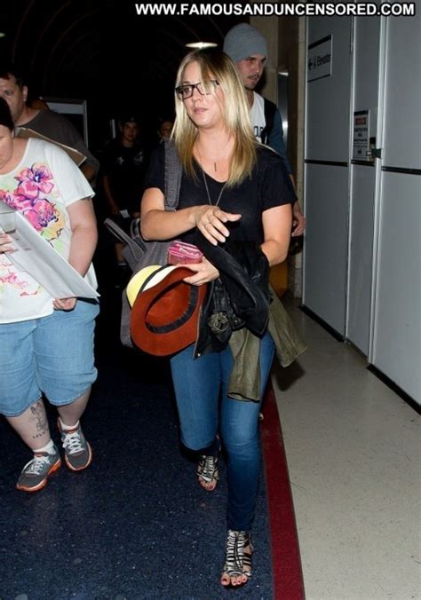 Kaley Cuoco High Resolution Posing Hot Babe Celebrity Beautiful