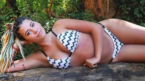 La hija del Turco Mohamed realizó un alocado baile en bikini del tema del momento Infobae