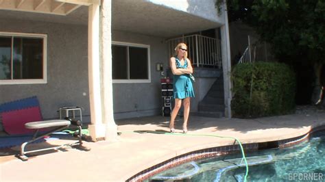 Hot Blonde And Brunette Girls In Bed Daisy Layne