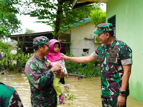 Danrem Kolonel Inf Bayu Permana Temui Warga Dan Prajurit TNI Terdampak