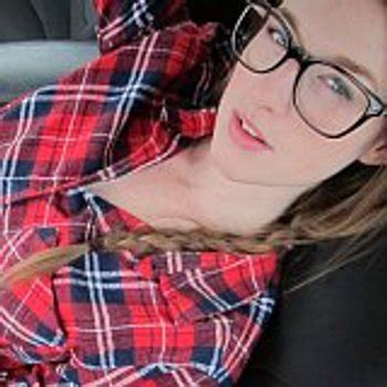 Gemma Minx Babe Page Watch This Adult Model On FreeOnes