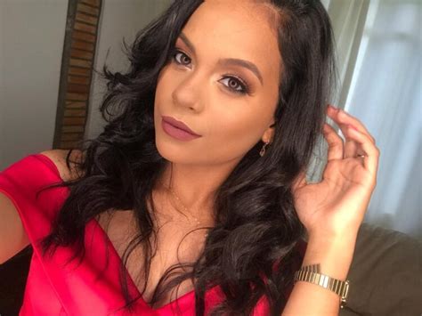 7 Hot Sexy Giovanna Lyssa Bikini Pics