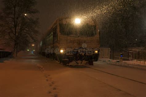 Movimientos Del Tren De Pasajeros En El Ferrocarril En Invierno En