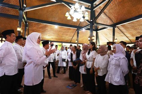 Bertemu Seniman Dan Budayawan Bupati Ipuk Ajak Majukan Seni Budaya