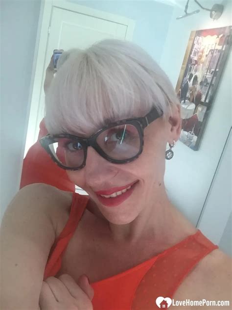 Milf With Sunglasses Reveals Her Hot Figure Pics Xhamster