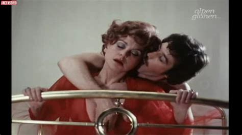 Naked Edith Teichmann in Das sündige Bett