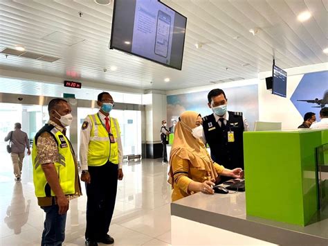 Penumpang Pesawat Di Bandara Ahmad Yani Mulai Merangkak Naik