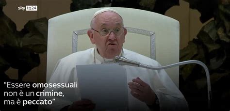 Papa Francesco Essere gay non è un crimine ma è peccato