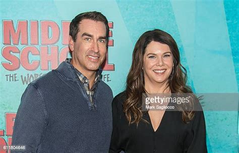 Lauren Graham Middle School Photos And Premium High Res Pictures