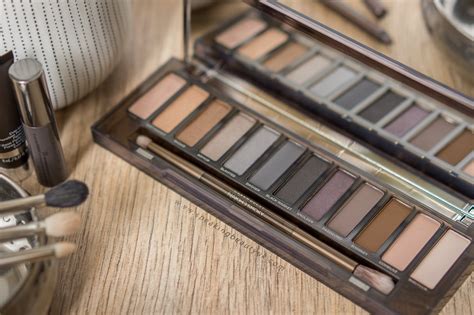 Urban Decay Naked Smoky Palette Review Swatches Speaking Beauty Uk