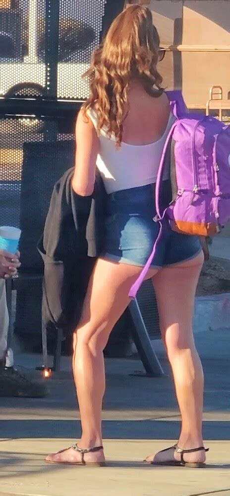 Oc Milfy Brunette Ass Cheeks Hanging Out Short Shorts Volleyball Forum