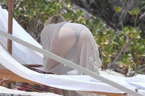 Jessica Simpson Flaunts Body In Leopard Print Bikini On Bahamas Getaway Daily Mail Online